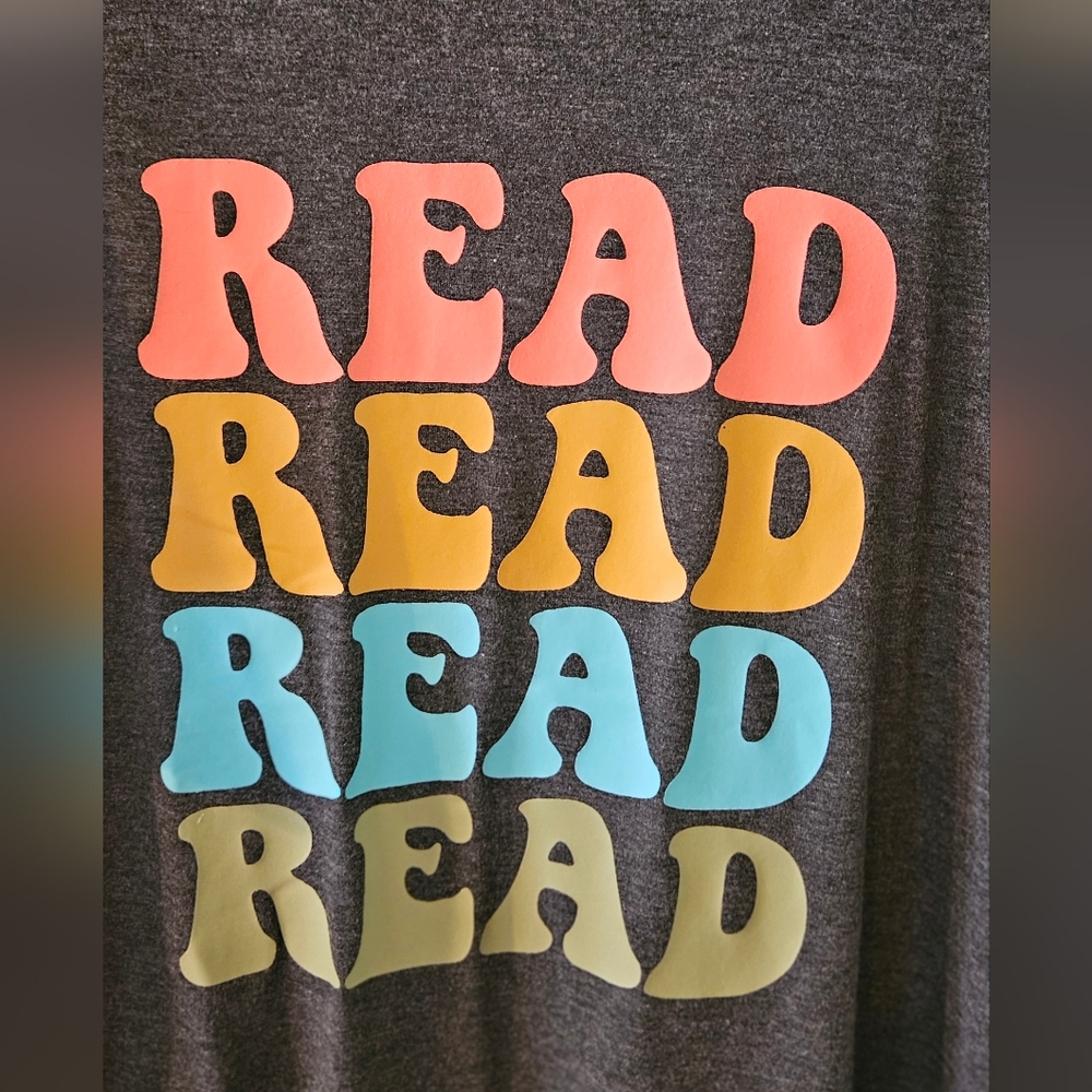 Graphic T-Shirt - Multicolor 'Read' Design Large